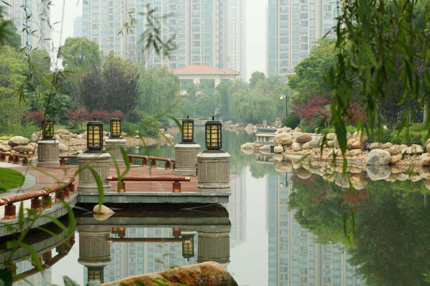 御景园林,在南昌本就不多,做到至纯至粹,且规模壮观的,唯恒大绿洲所独